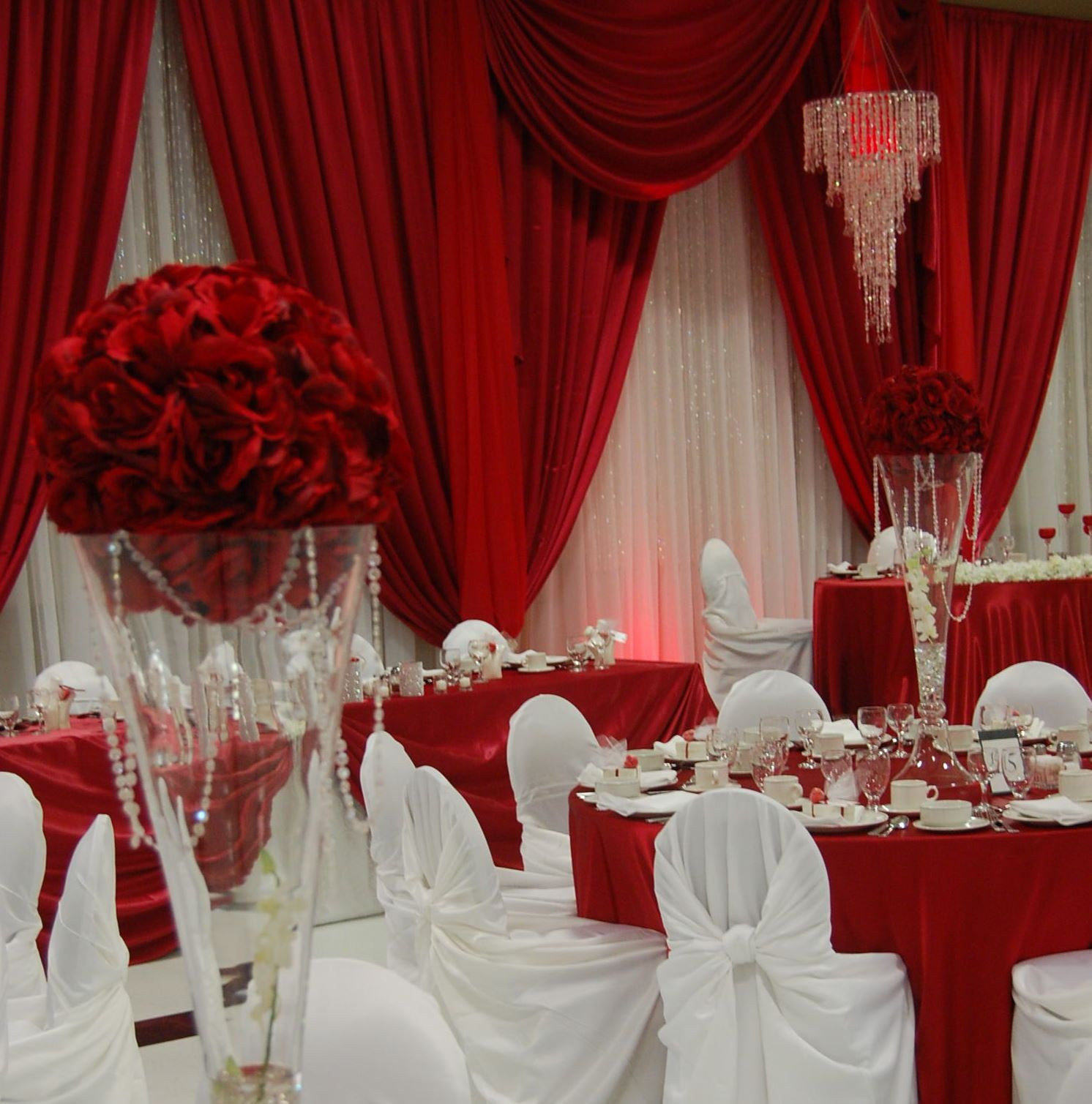 Red And White Wedding Decorations
 oh my never been a fan of red and white weddings but this