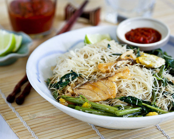 Rice Noodles Fish
 Kiam Hu Beehoon Fried Rice Noodles with Salted Fish