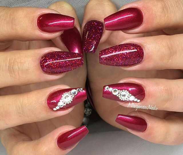 Ring Finger Nail Art
 Red coffin nails 🎄🎄