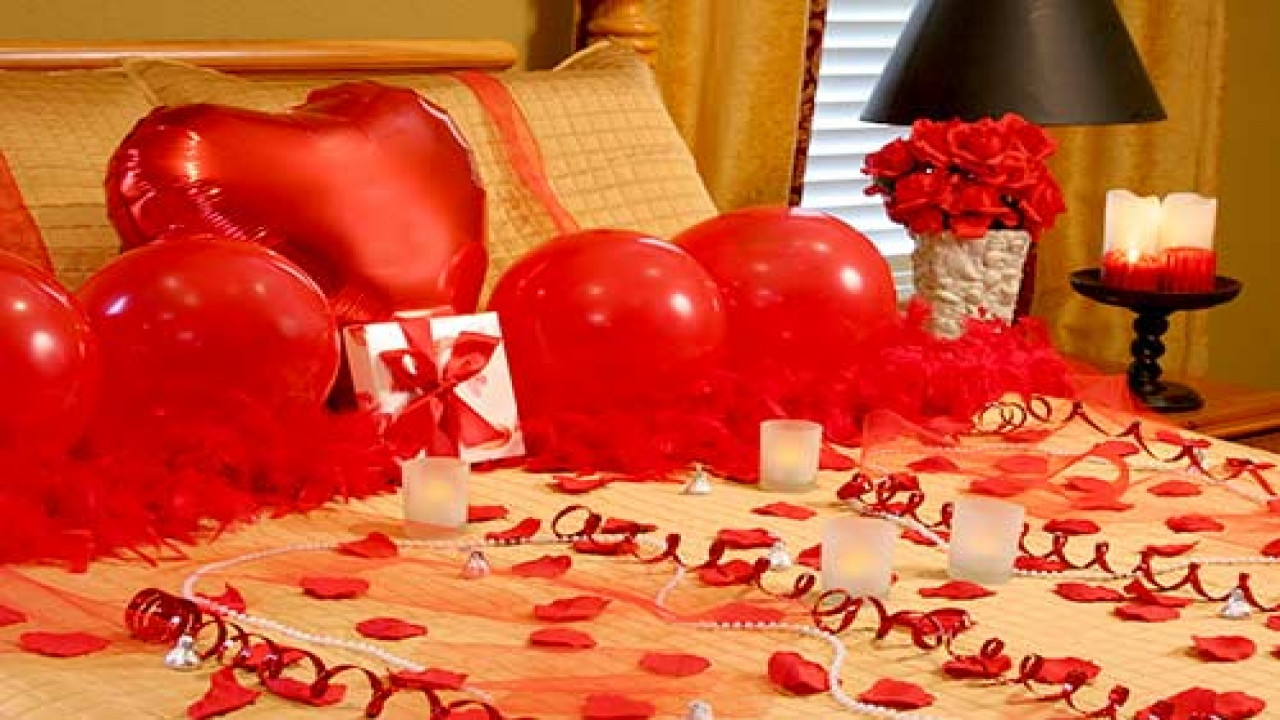 Romantic Birthday Gifts For Husband
 Rooms designs for couples romantic birthday hotel ideas
