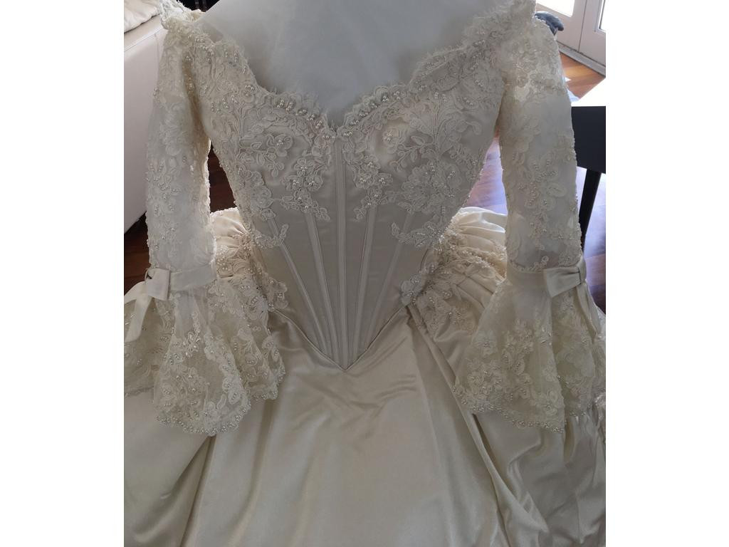 Saks Fifth Avenue Wedding Gowns
 Other Saks Fifth Avenue Bal Harbour Wedding Salon $1 000