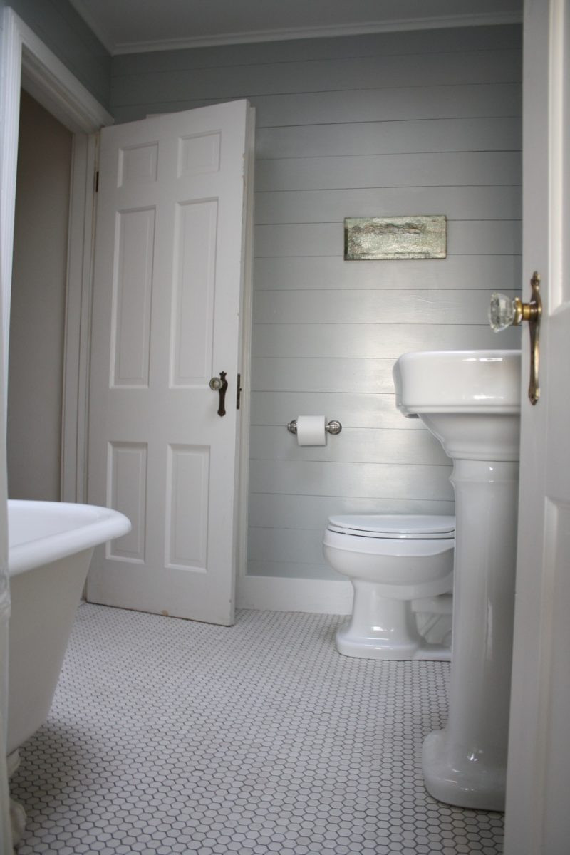 Shiplap Walls In Bathroom
 Touring A Beach Cottage