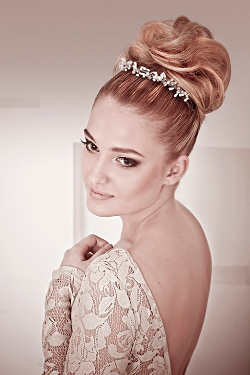 Side Buns Hairstyles For Weddings
 The 30 Best Wedding Bun Hairstyles EverAfterGuide