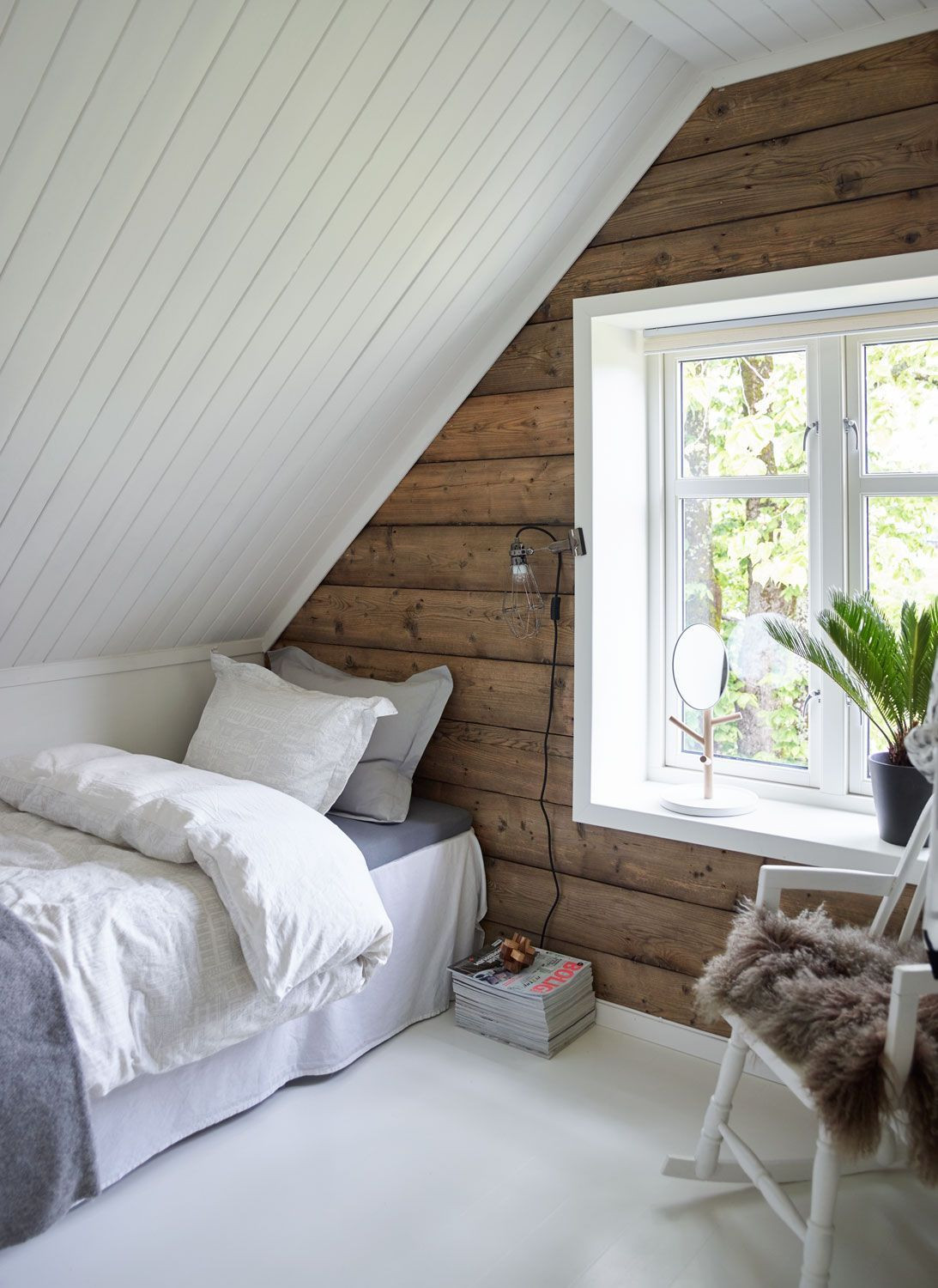 Small Attic Bedroom Sloping Ceilings
 Attic Bedroom Ideas and Designs Must You Need To Know