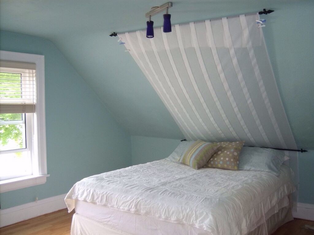 Small Attic Bedroom Sloping Ceilings
 Slanted ceiling