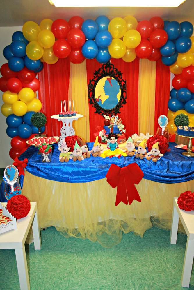 Snow White Birthday Party Decorations
 Snow White Birthday Party Ideas 3 of 14