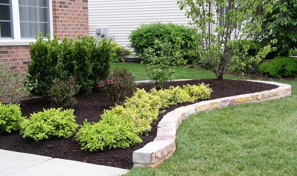 Stone Landscape Edging
 Curved Natural Stone Edging