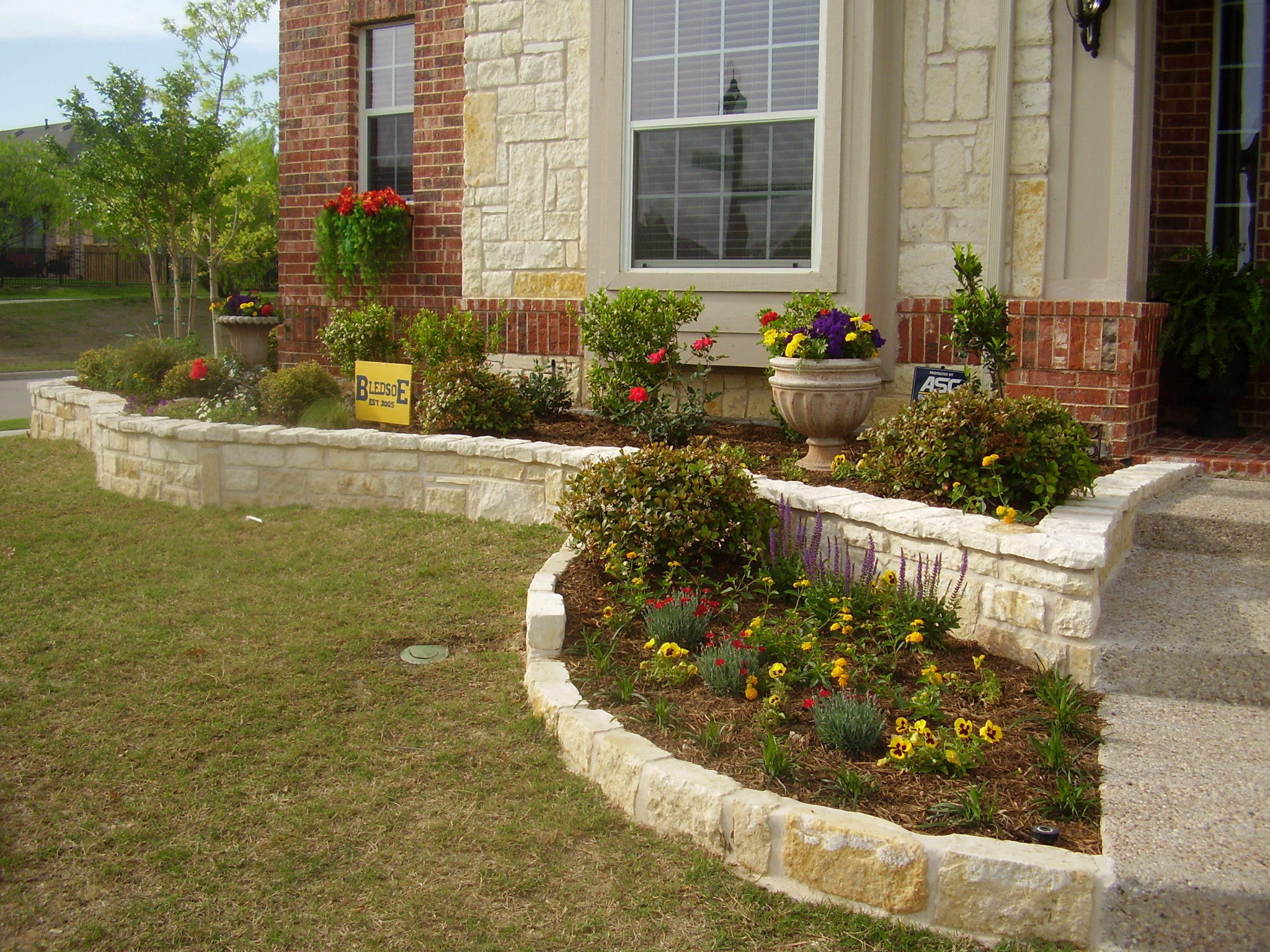 Stone Landscape Edging
 Wel e to Wayray The Ultimate Outdoor Experience