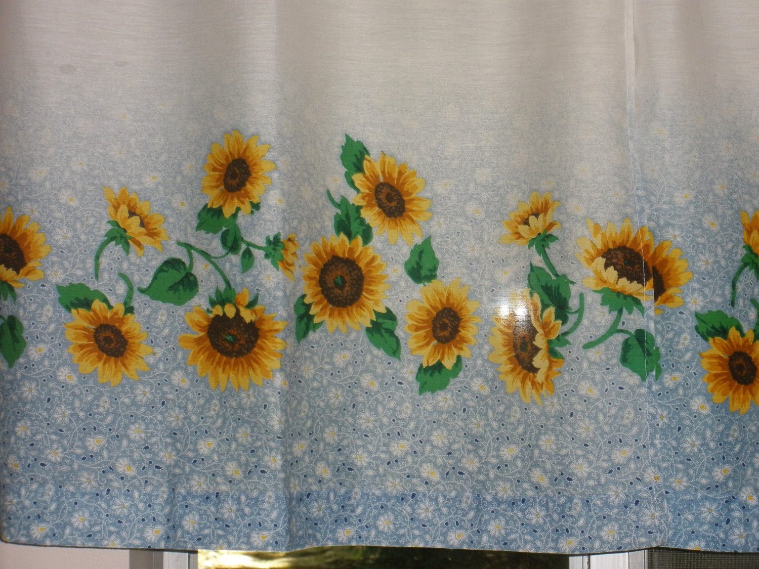Sunflower Kitchen Curtains
 11 DIY Sunflower Kitchen Decor Ideas