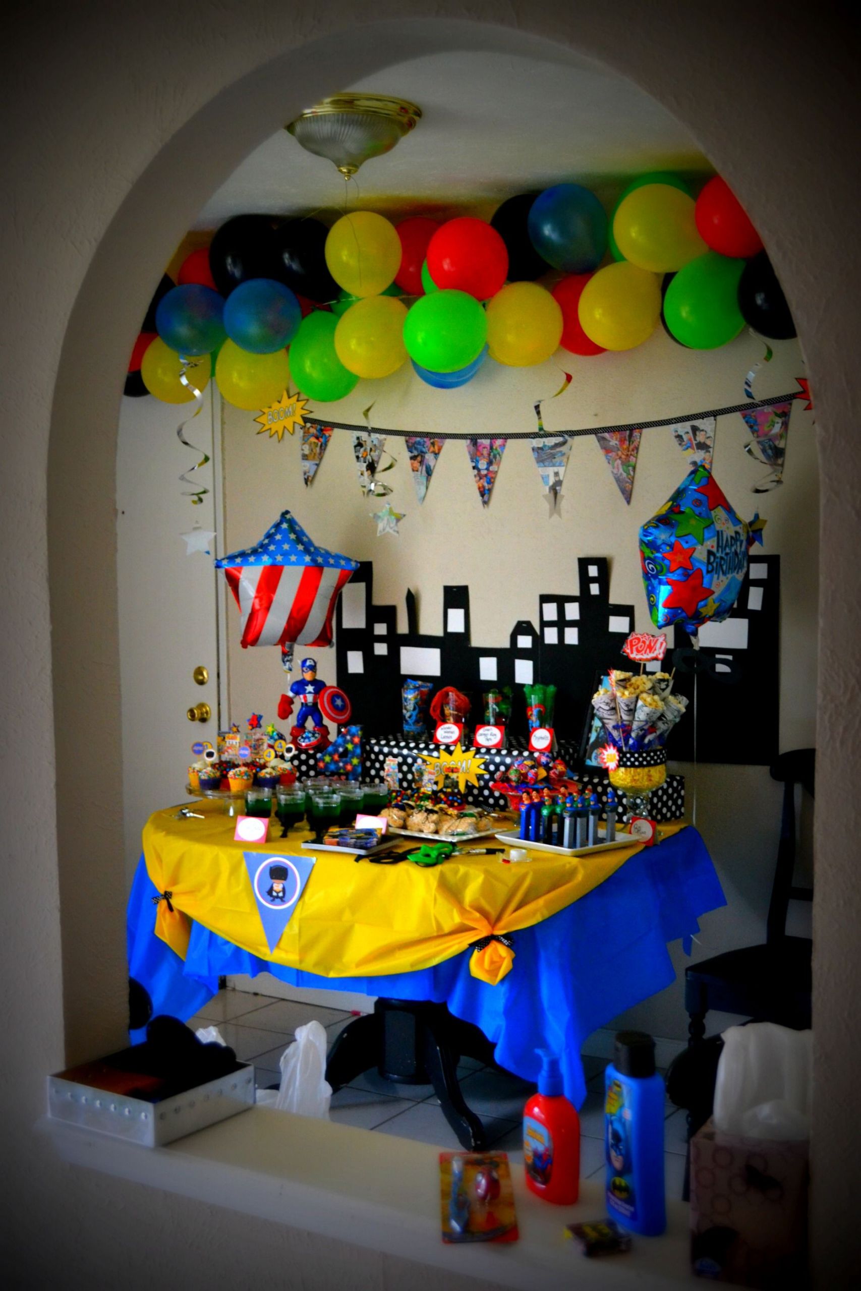 Super Hero Birthday Party
 Perfect art for a superhero party Love the balloon color