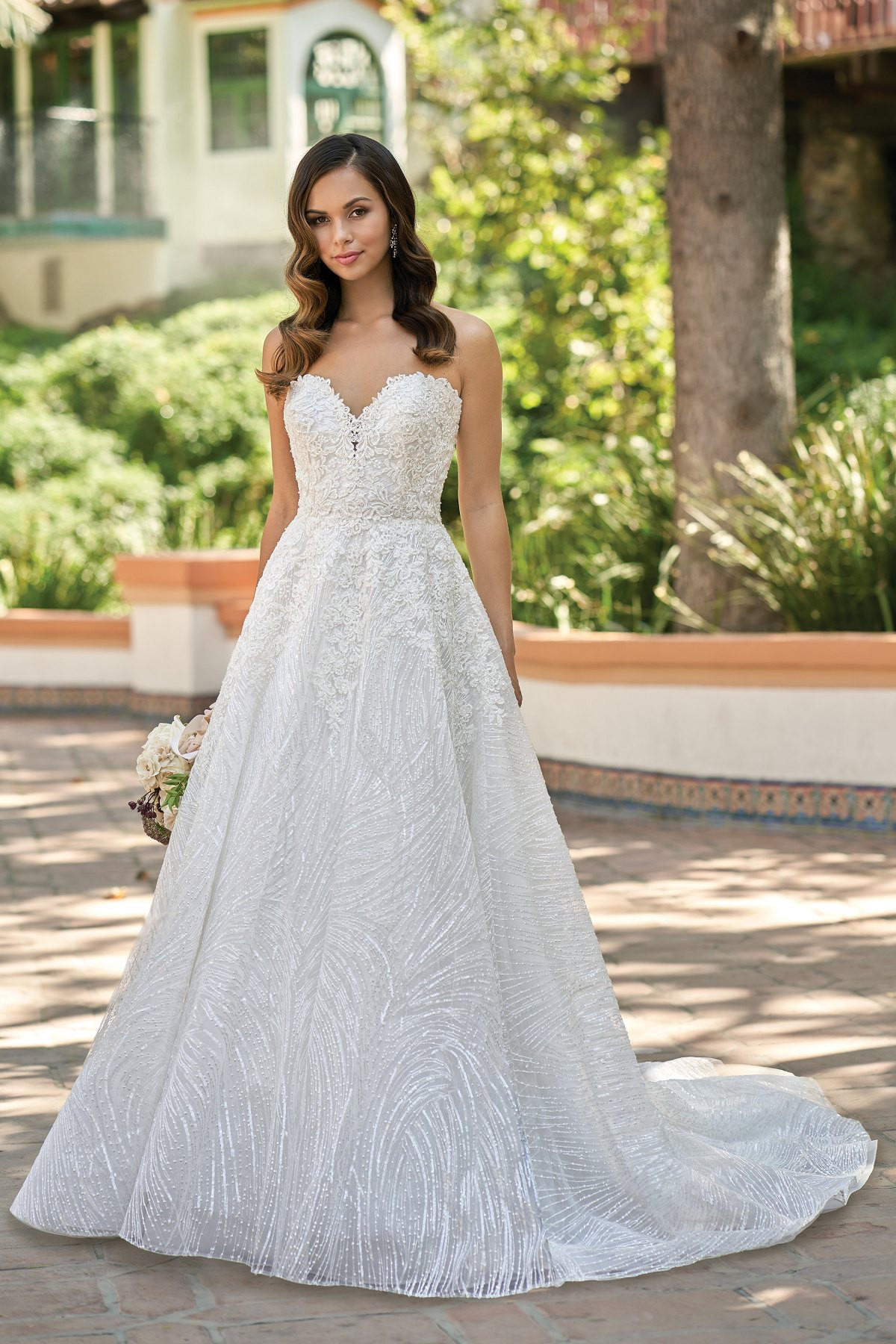 Sweetheart Wedding Gowns
 T Beautiful Embroidered Lace Strapless Wedding Dress