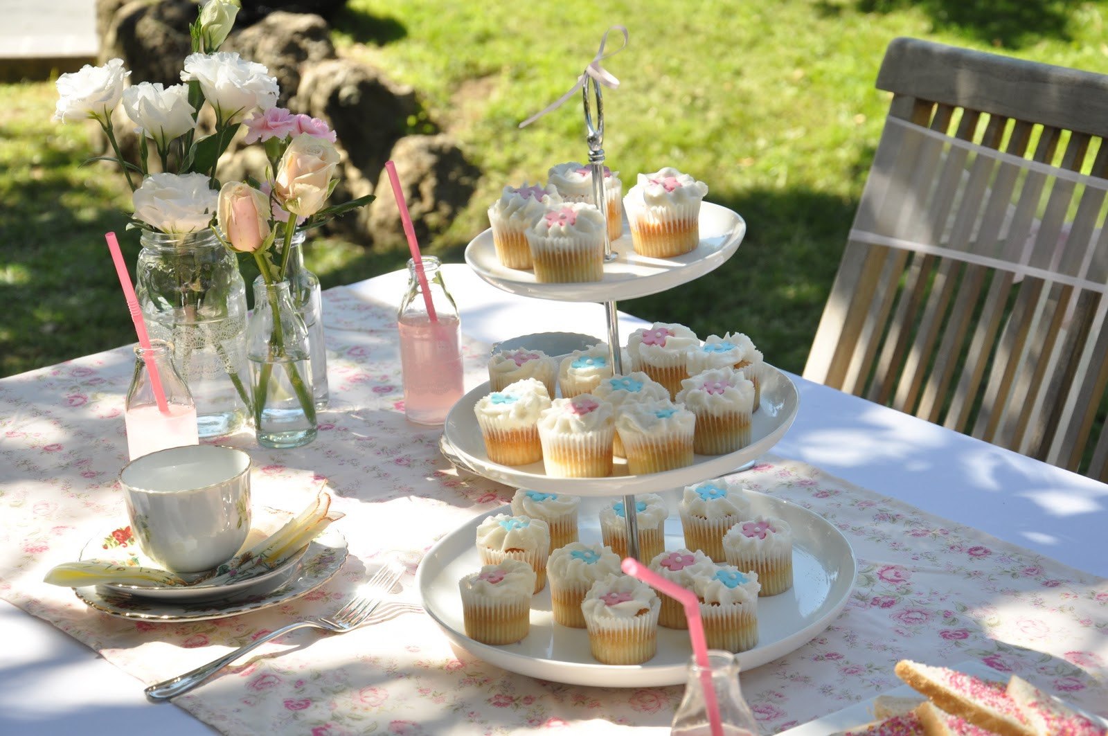 Tea Party Table Ideas
 Little Sooti Real Parties Vintage Tea Garden Party