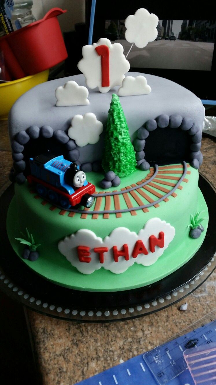 Thomas Train Birthday Cake
 Fondant thomas the train engine birthday cake with track
