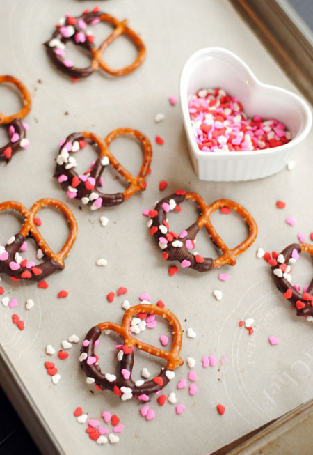 Valentines Chocolate Covered Pretzels
 Leanne bakes Chocolate Covered Pretzels for Valentine s Day