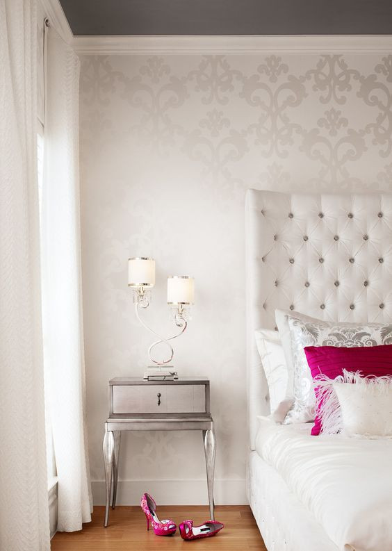 Wallpaper Accent Wall Bedroom
 31 Wallpaper Accent Walls That Are Worth Pinning DigsDigs