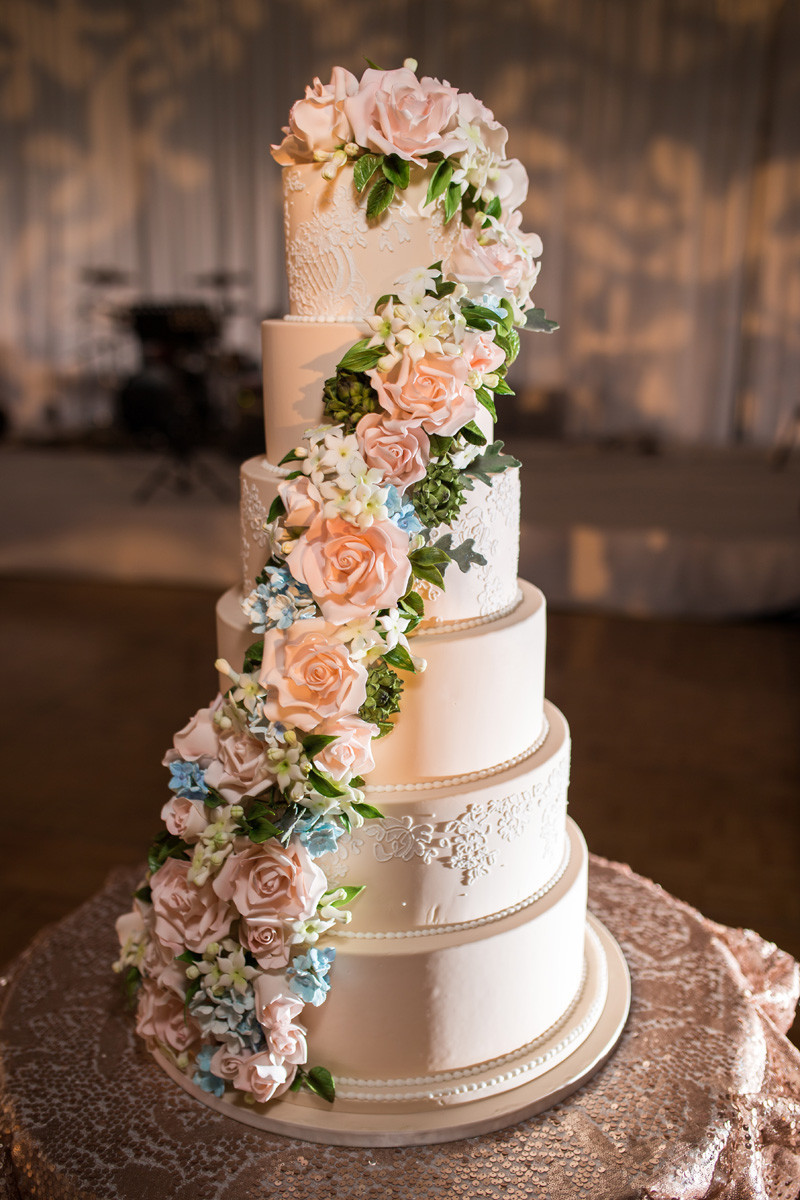 Wedding Cake Pics
 90 Showstopping Wedding Cake Ideas For Any Season