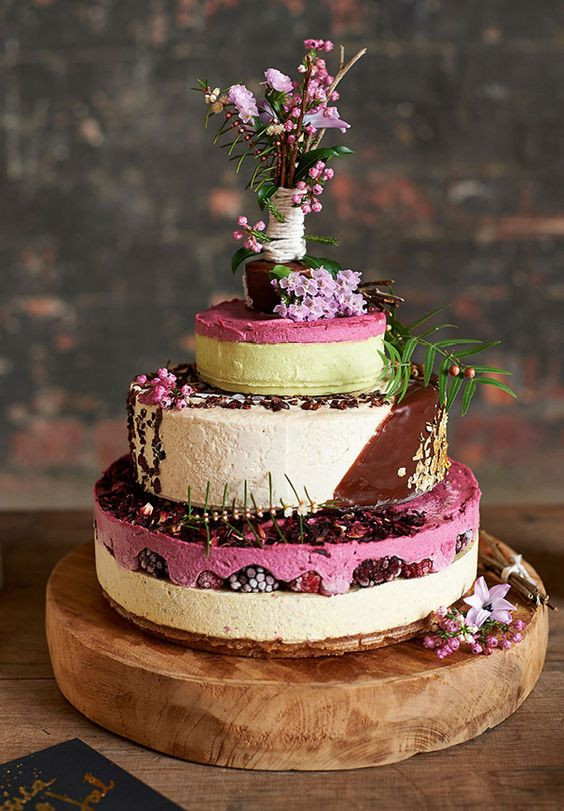Wedding Cake Pictures
 20 Delicious & Unique Alternatives to the Traditional