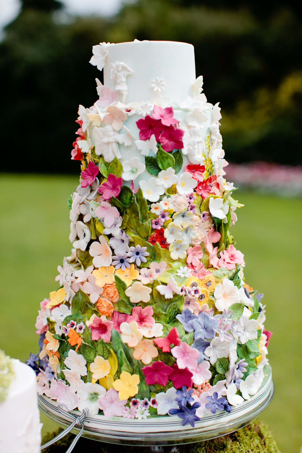 Wedding Cake With Flowers
 10 Colorful Wedding Cakes