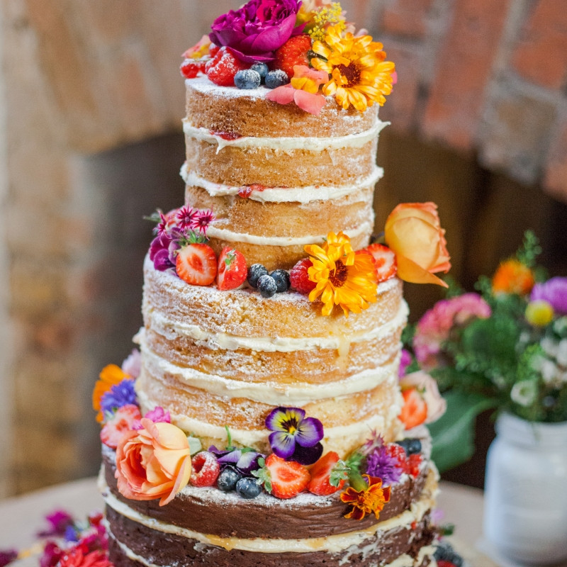 Wedding Cake With Flowers
 Edible Flowers for Wedding Cakes