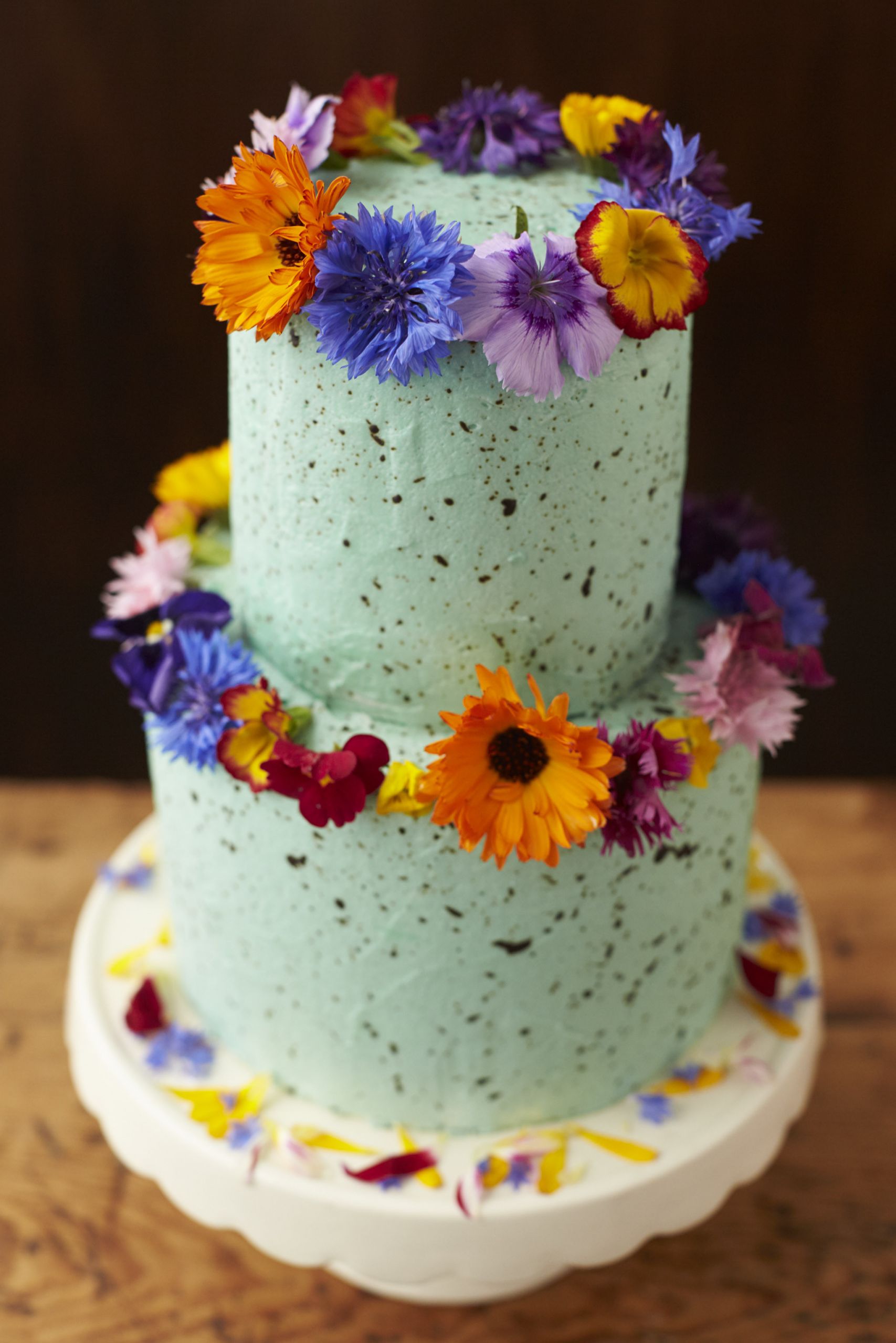 Wedding Cake With Flowers
 Edible flowers Using fresh flowers on wedding cakes