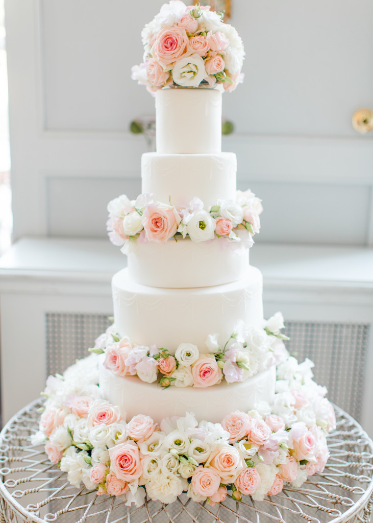 Wedding Cake With Flowers
 Gallery of Wedding Cakes Designer Handbag and Shoe Cakes