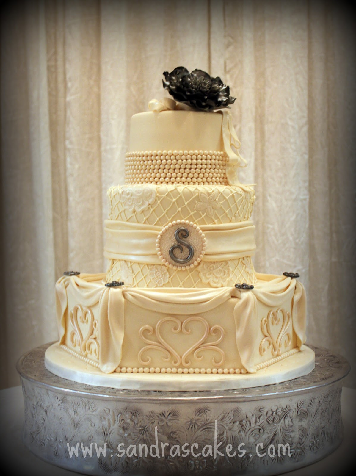 Wedding Cakes Pics
 Stunning Vintage Wedding Cake