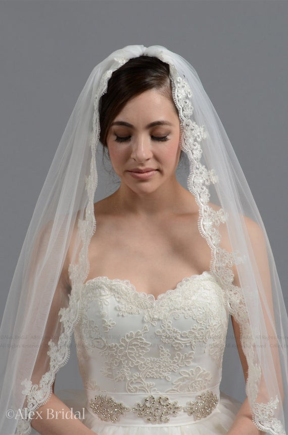 Wedding Dress And Veil
 wedding veil bridal veil mantilla veil elbow length veil