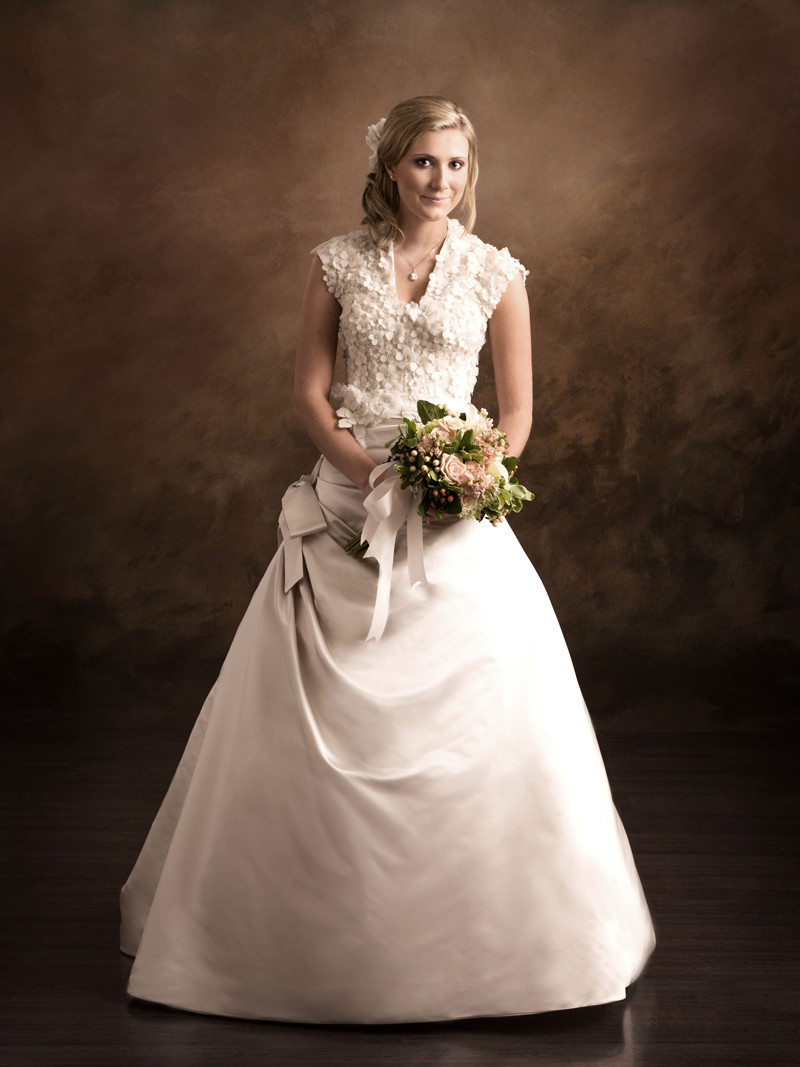 Wedding Dresses Modest
 20 Best Modest Wedding Dresses