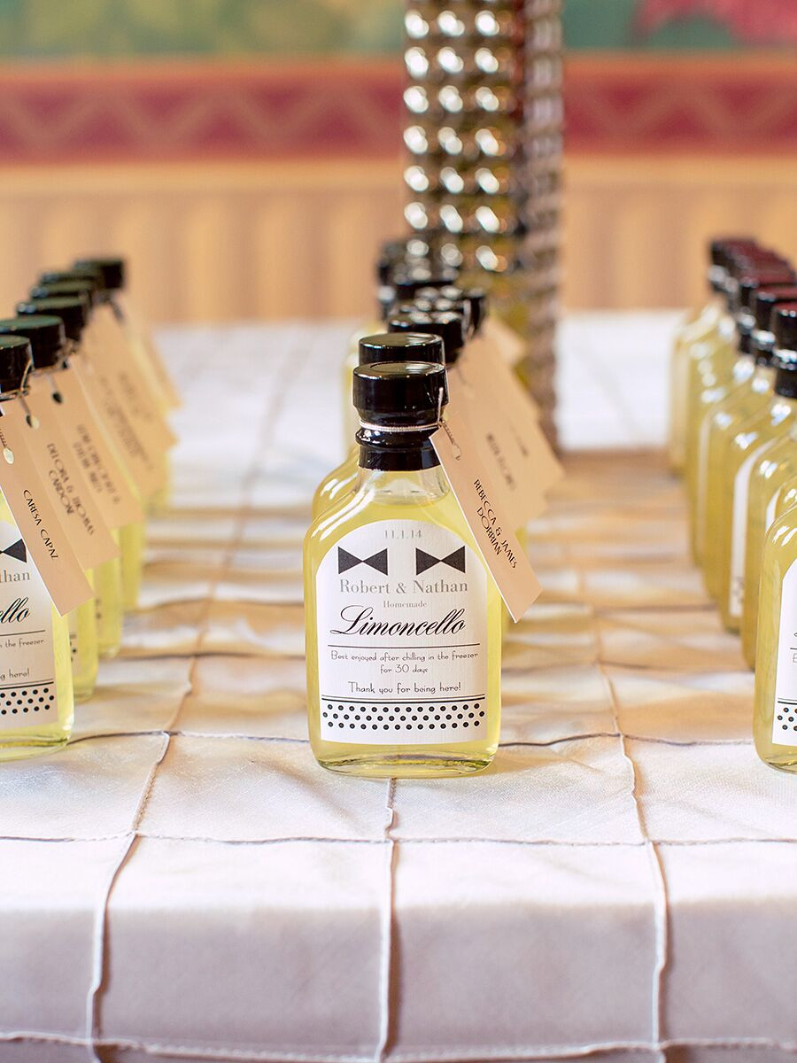 Wedding Favors For Guests
 20 DIY Wedding Favors for Any Bud