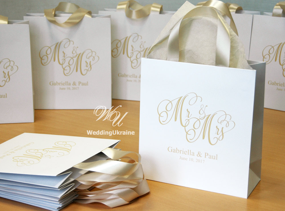Wedding Guest Gift Bag Ideas
 35 Champagne Wedding Wel e Bags with satin ribbon and names
