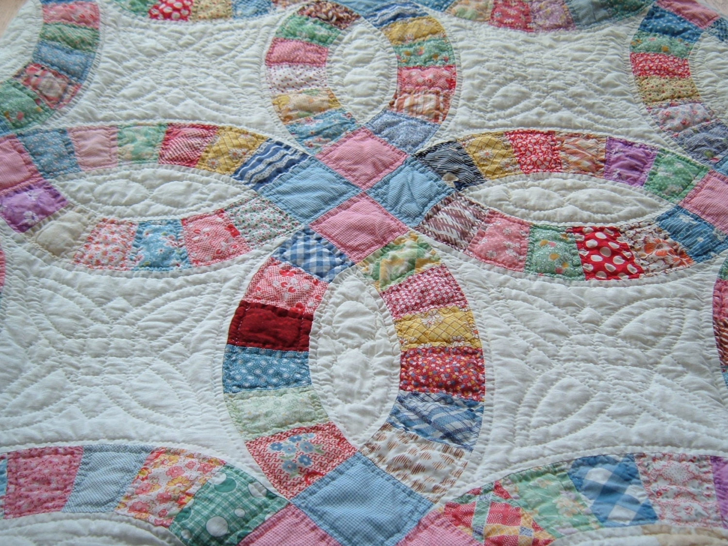 Wedding Ring Quilt
 Vintage Handmade Double Wedding Ring Quilt