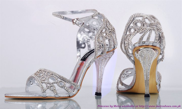Wedding Shoes With Rhinestones
 InnCredible Events If the Show Fits Wedding Shoe