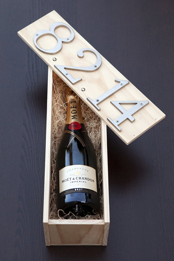 Wedding Wine Gift
 Make your own wedding ceremony wine box
