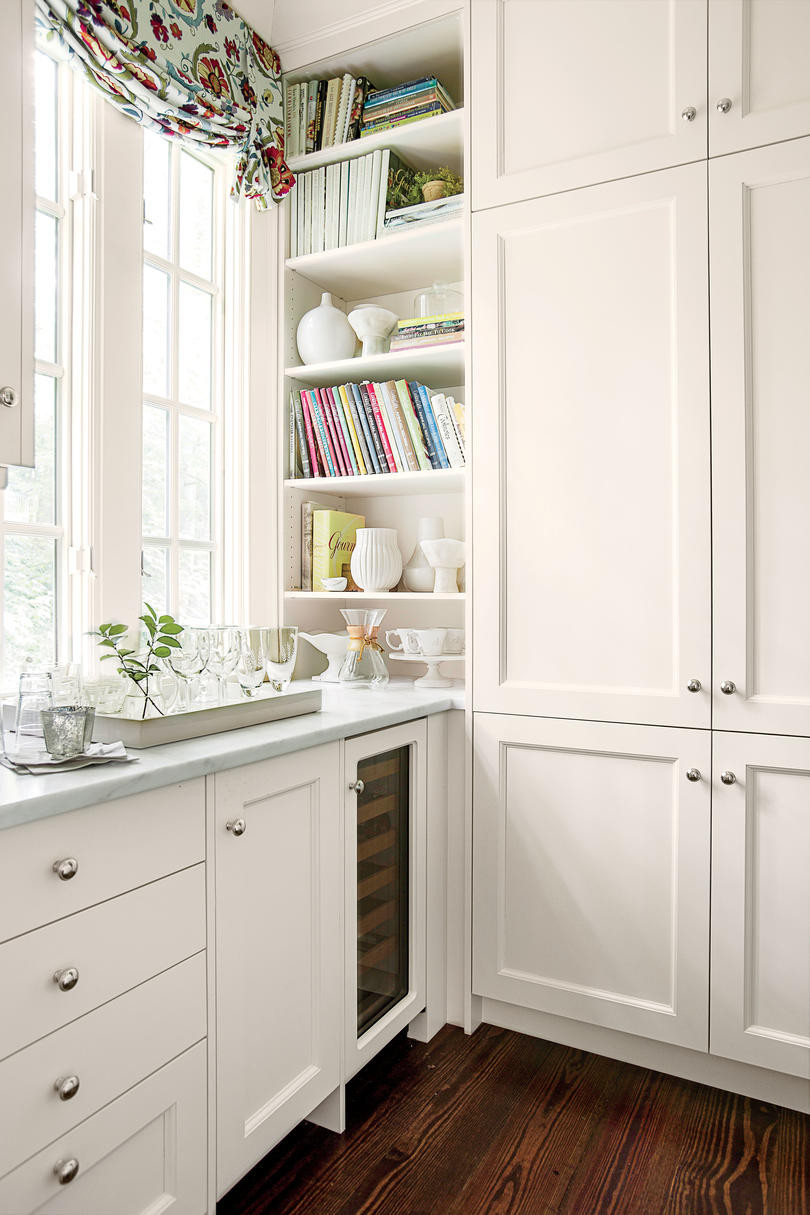 White Kitchen Cabinet Styles
 Crisp & Classic White Kitchen Cabinets Southern Living