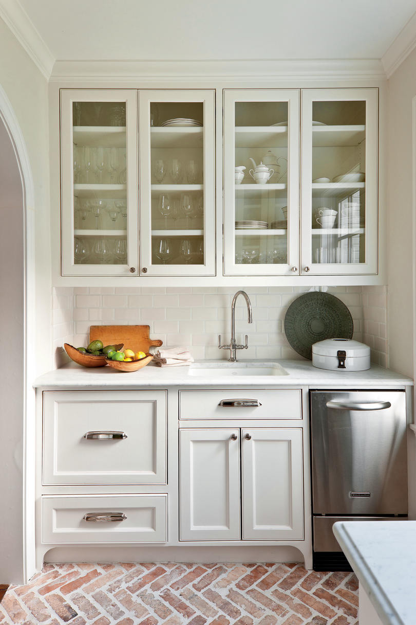 White Kitchen Cabinet Styles
 Crisp & Classic White Kitchen Cabinets Southern Living