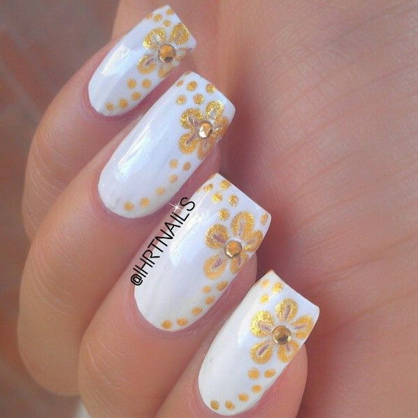 White Nails With Gold Glitter
 35 Elegant and Amazing White and Gold Nail Art Designs