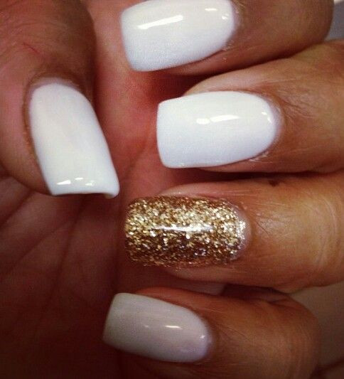 White Nails With Gold Glitter
 White gel nails and gold glitter