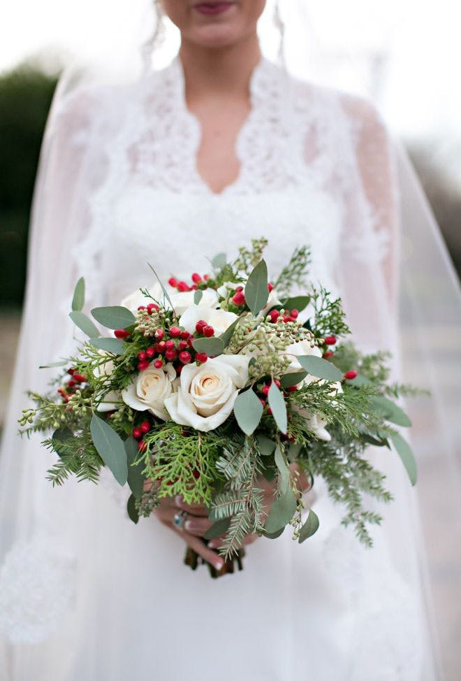 Winter Flowers For Weddings
 15 Beautiful Bouquets for Your Winter Wedding