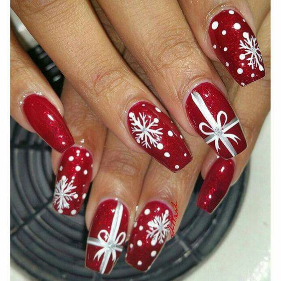 Xmas Nail Ideas
 30 Festive and easy Christmas nail art designs you must