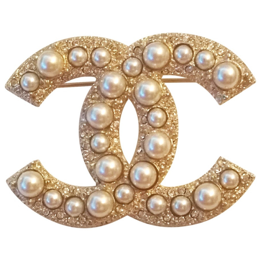 Chanel Brooches
 gold Metal CHANEL Pin & brooche Vestiaire Collective