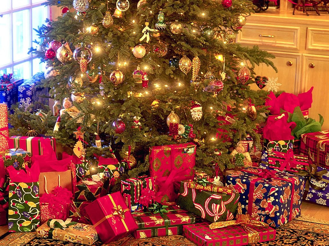 Christmas Tree With Gifts
 Day 359 Gifts