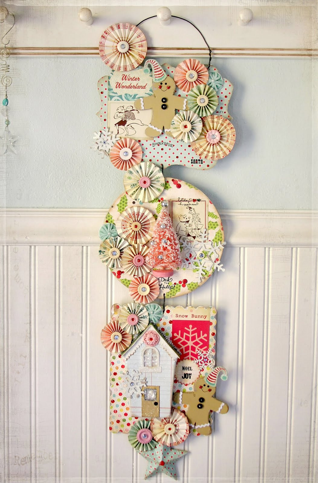 Christmas Wall Decor
 Ally Scraps "Vintage Christmas Wall Swag" by Linda Albrecht