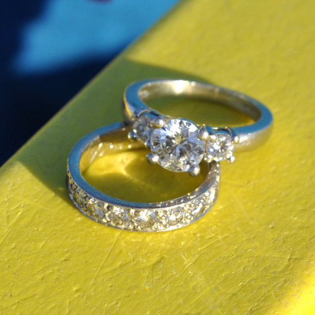 Craigslist Wedding Rings
 Lost $13K wedding ring found by man with metal detector