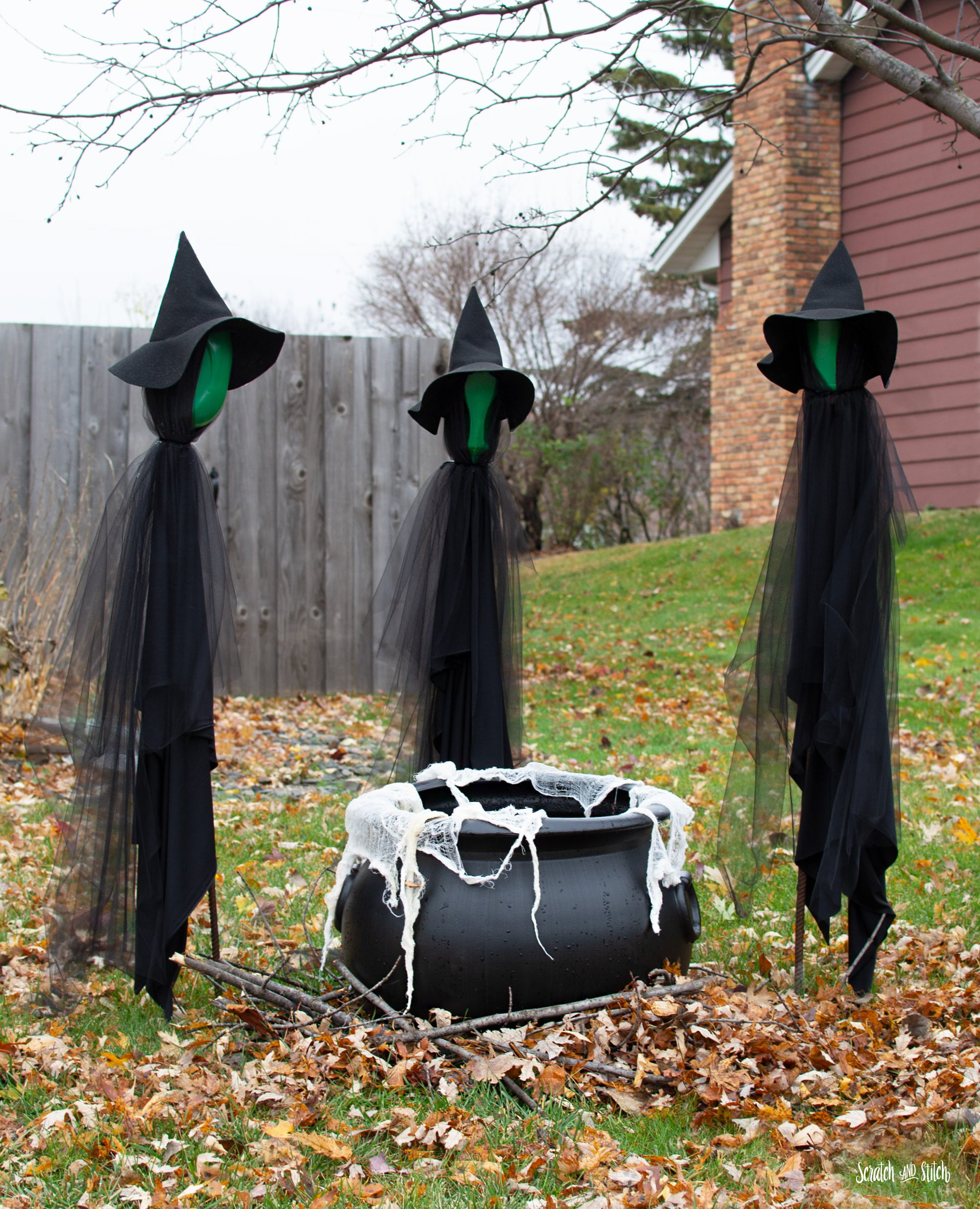 Diy Halloween Props
 DIY Halloween Decorations Includes FREE Witch Hat Pattern