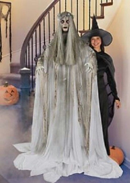 Diy Halloween Props
 22 Wicked DIY Halloween Decorations And Scare Tactics