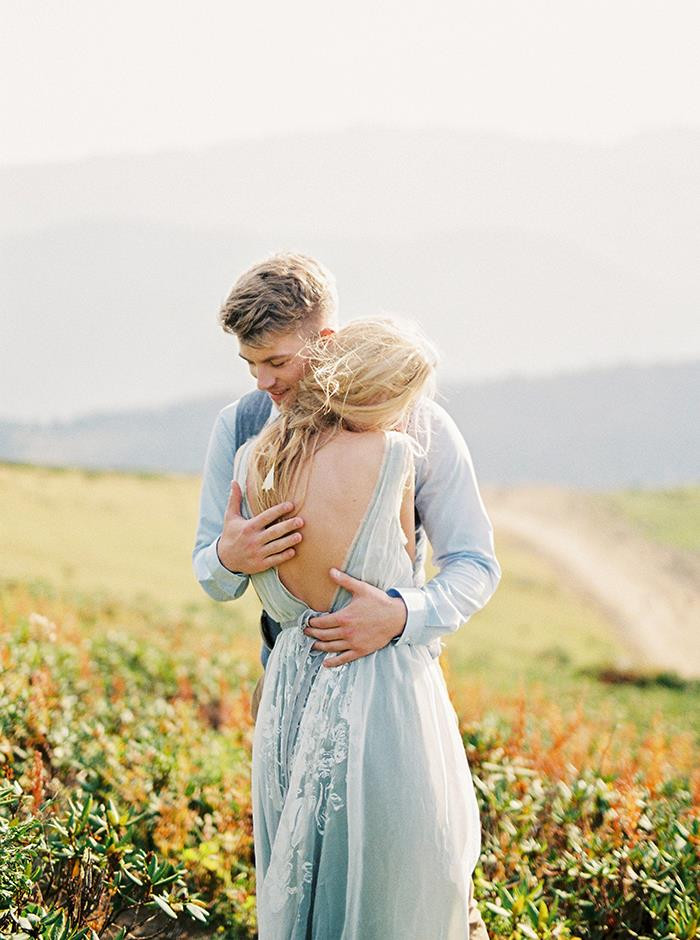 Engagement Photo Ideas For Summer
 Simple Wedding Inspiration in the Mountains ce Wed