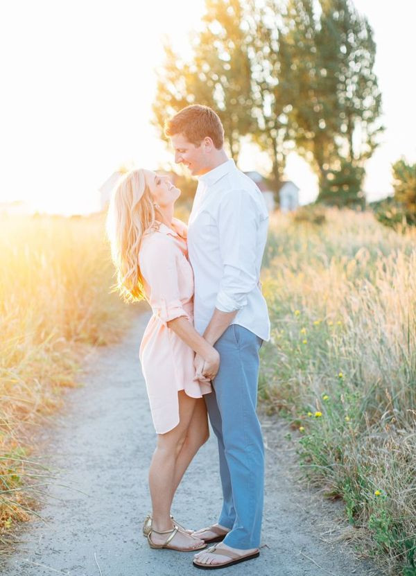 Engagement Photo Ideas For Summer
 20 Amazing Pose Ideas for Engagement s