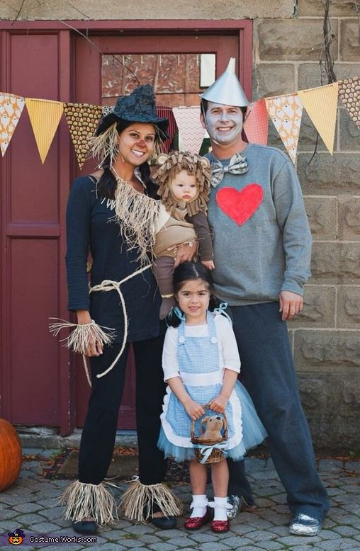 Family Of Four Halloween Costume Ideas
 25 Family Halloween Costumes 2017
