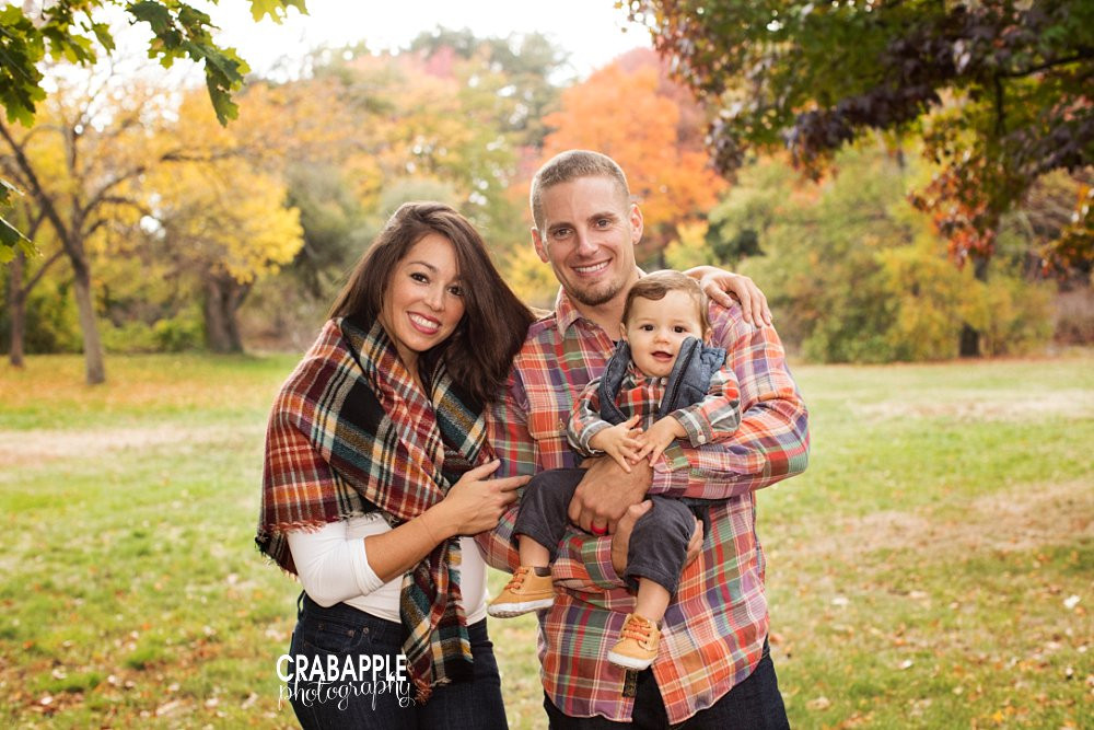 Family Portraits Ideas For Fall
 Outdoor Fall Family Clothing Ideas 6 Tips