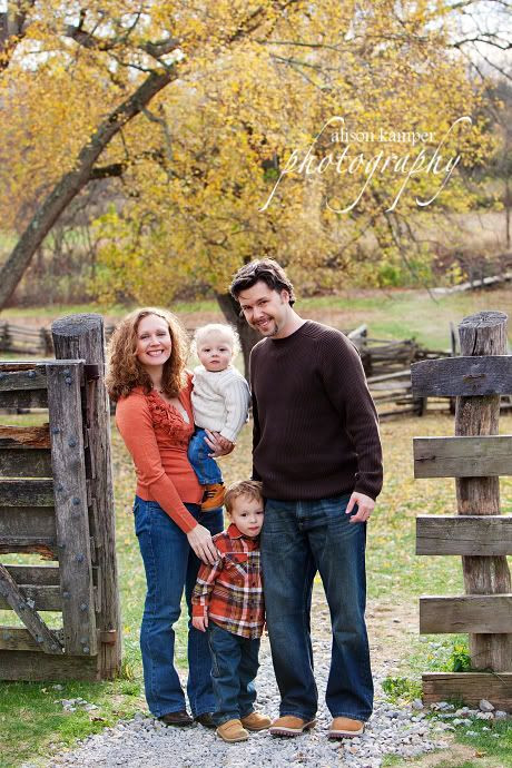 Family Portraits Ideas For Fall
 fall family idea Love the outfits colors
